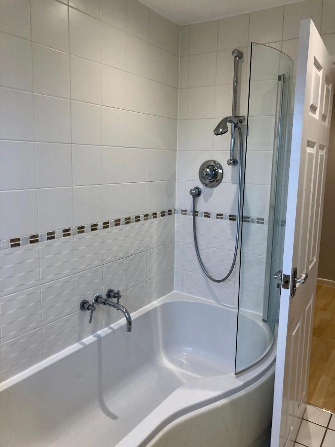 Ab - Top Floor 2 Bed Modern Town Centre Apartment With Parking For One Vehicle Stratford-upon-Avon Exterior photo